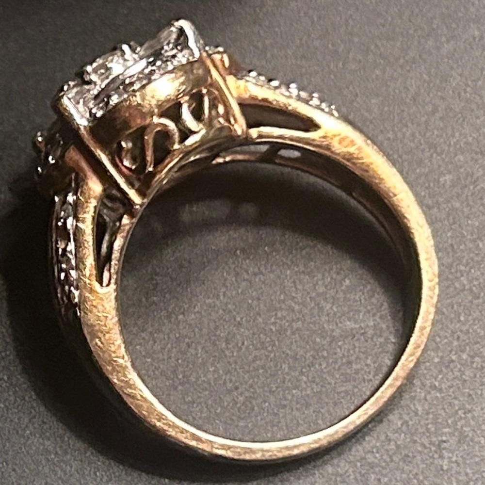 Elegant Diamond Statement Ring - Picture 4 of 16